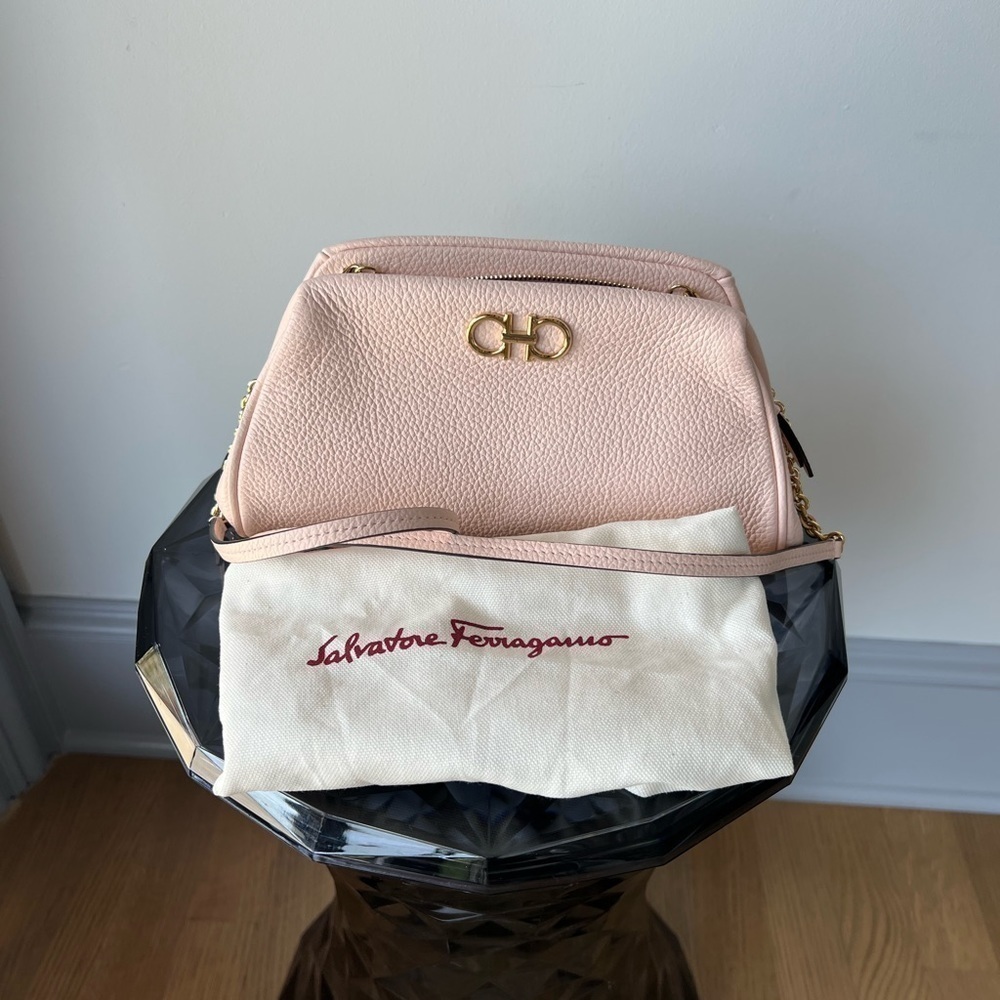NWOT Ferragamo Gancini Leather Clutch Bag w/ Strap - Picture 5 of 16